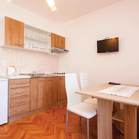 Cozy In Sibenik With Kitchen * Krapanj