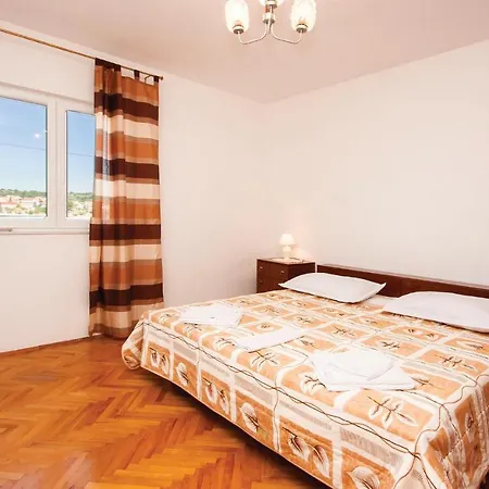Apartment Cozy In Sibenik With Kitchen Krapanj